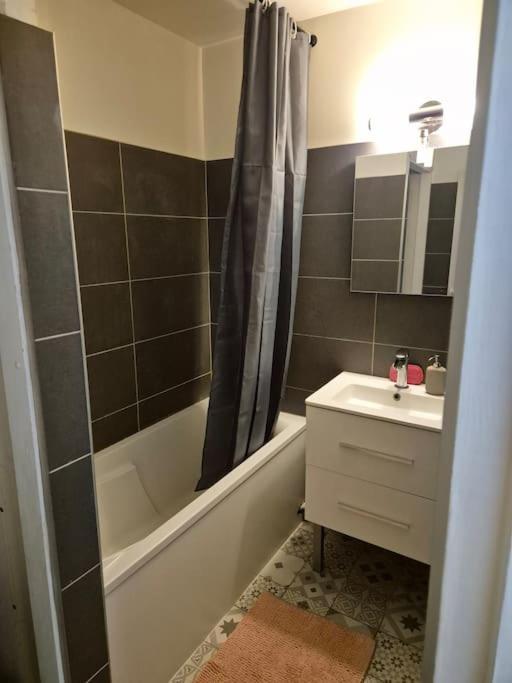 Appartement T2 - Hyeres Gare Экстерьер фото